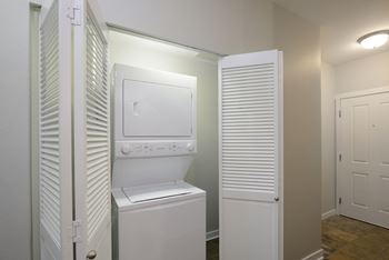 Full Size Washer And Dryer at Newberry Square Apartments, Washington